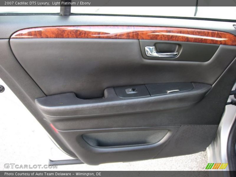 Light Platinum / Ebony 2007 Cadillac DTS Luxury