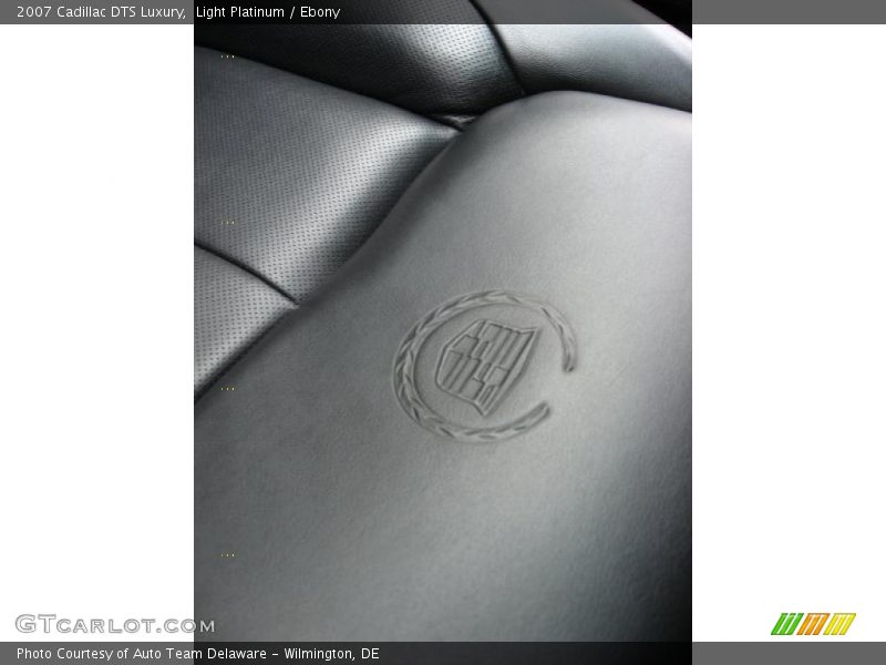 Light Platinum / Ebony 2007 Cadillac DTS Luxury