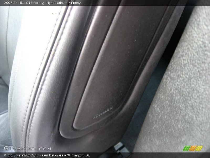 Light Platinum / Ebony 2007 Cadillac DTS Luxury