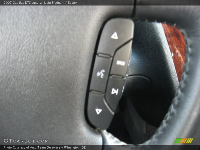 Light Platinum / Ebony 2007 Cadillac DTS Luxury