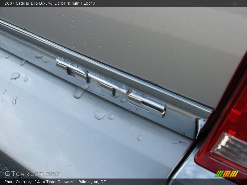 Light Platinum / Ebony 2007 Cadillac DTS Luxury