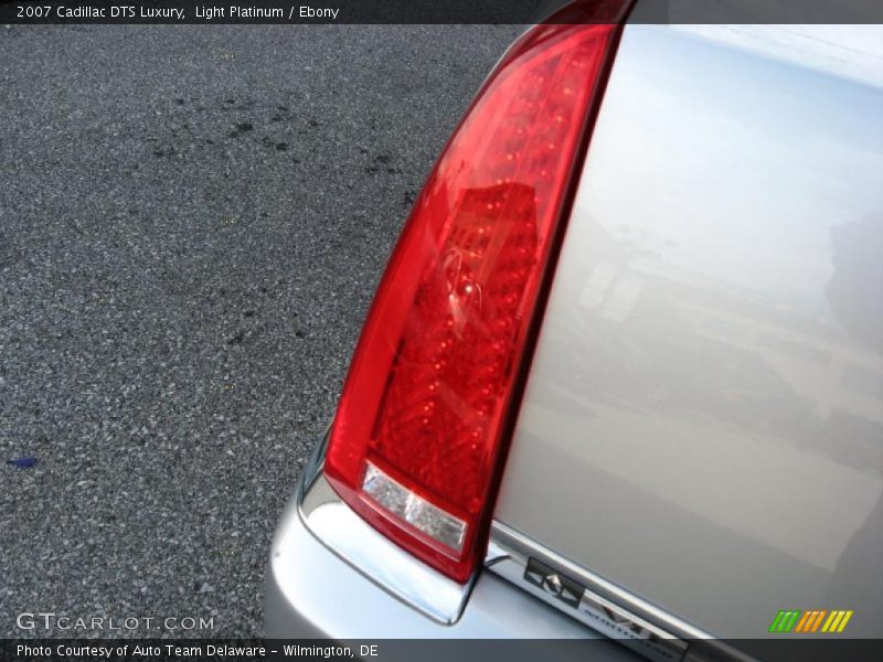 Light Platinum / Ebony 2007 Cadillac DTS Luxury