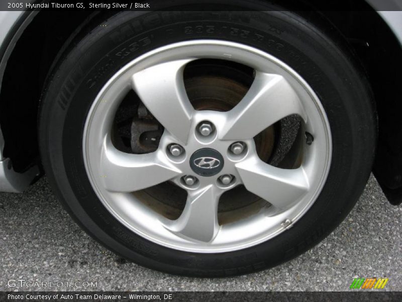 Sterling Silver / Black 2005 Hyundai Tiburon GS