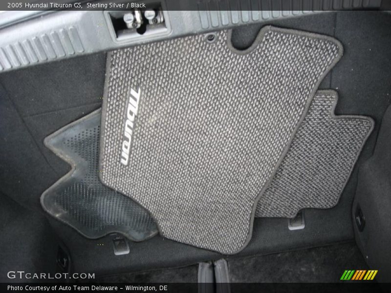 Sterling Silver / Black 2005 Hyundai Tiburon GS