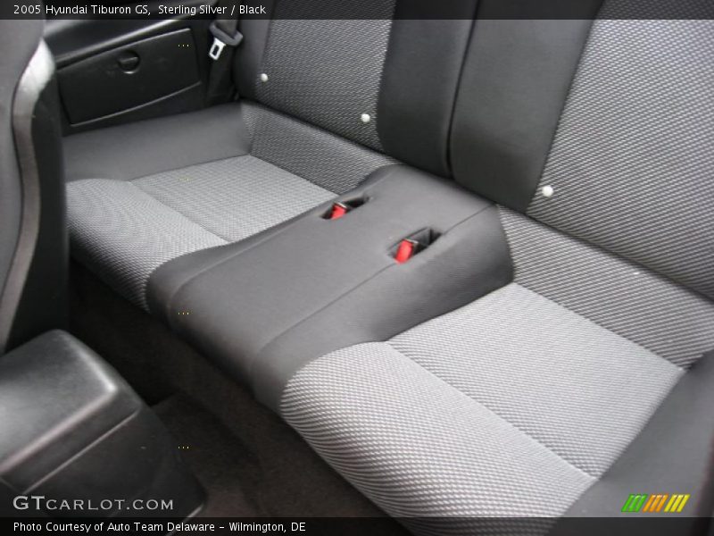 Sterling Silver / Black 2005 Hyundai Tiburon GS