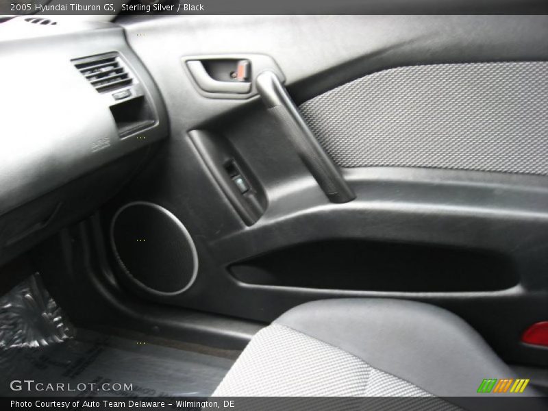 Sterling Silver / Black 2005 Hyundai Tiburon GS