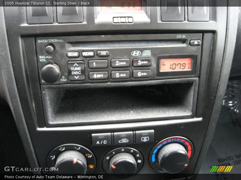 Sterling Silver / Black 2005 Hyundai Tiburon GS