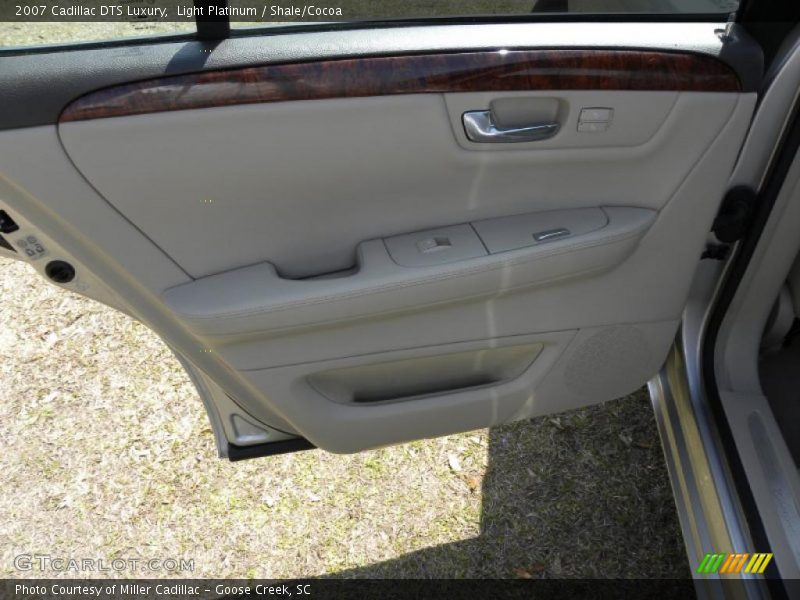 Light Platinum / Shale/Cocoa 2007 Cadillac DTS Luxury