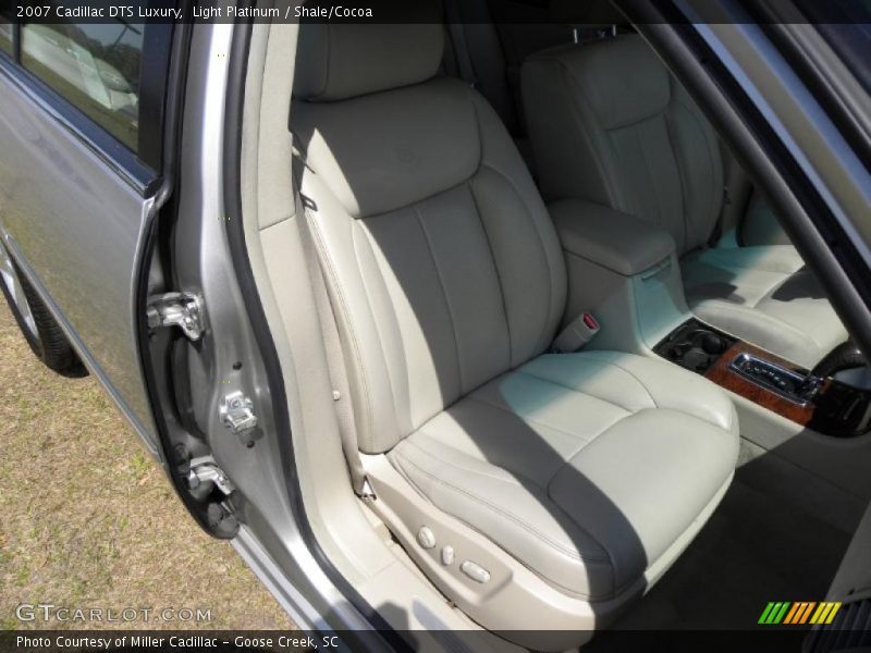 Light Platinum / Shale/Cocoa 2007 Cadillac DTS Luxury