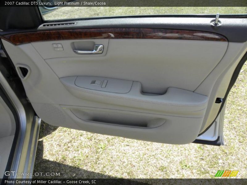 Light Platinum / Shale/Cocoa 2007 Cadillac DTS Luxury