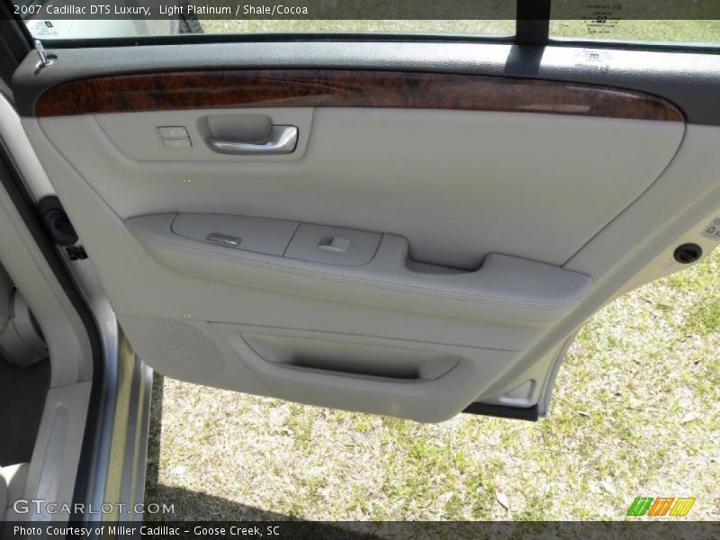Light Platinum / Shale/Cocoa 2007 Cadillac DTS Luxury