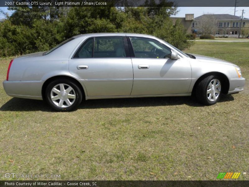 Light Platinum / Shale/Cocoa 2007 Cadillac DTS Luxury