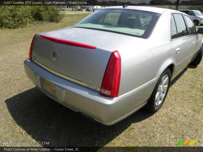 Light Platinum / Shale/Cocoa 2007 Cadillac DTS Luxury