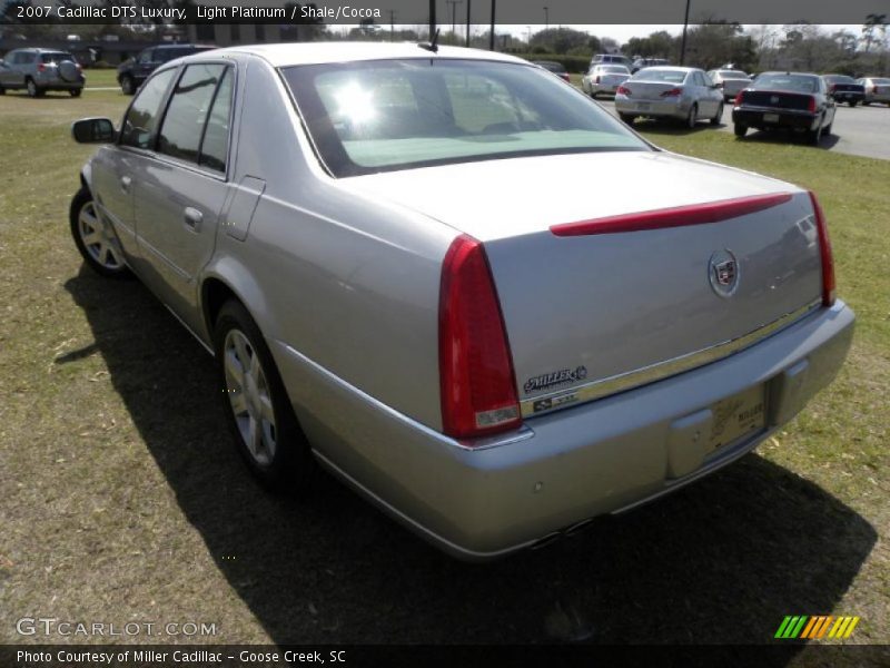 Light Platinum / Shale/Cocoa 2007 Cadillac DTS Luxury
