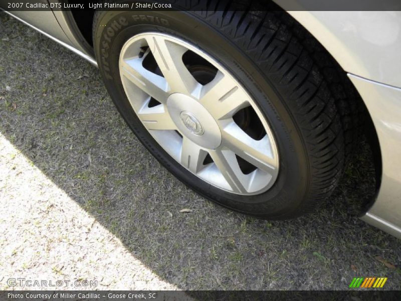 Light Platinum / Shale/Cocoa 2007 Cadillac DTS Luxury