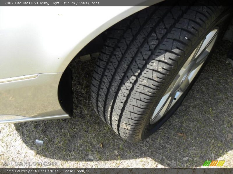 Light Platinum / Shale/Cocoa 2007 Cadillac DTS Luxury