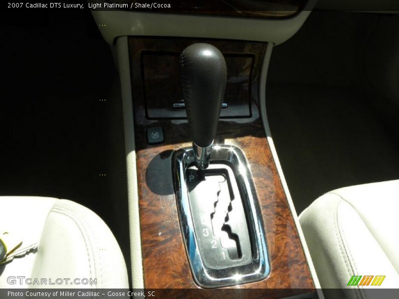 Light Platinum / Shale/Cocoa 2007 Cadillac DTS Luxury