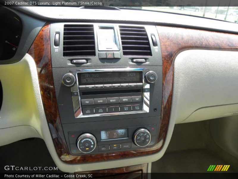 Light Platinum / Shale/Cocoa 2007 Cadillac DTS Luxury