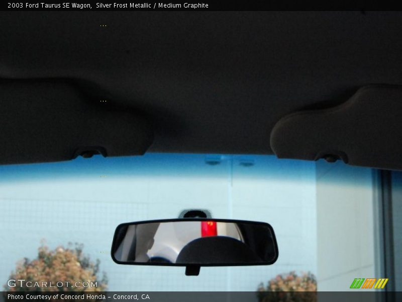 Silver Frost Metallic / Medium Graphite 2003 Ford Taurus SE Wagon