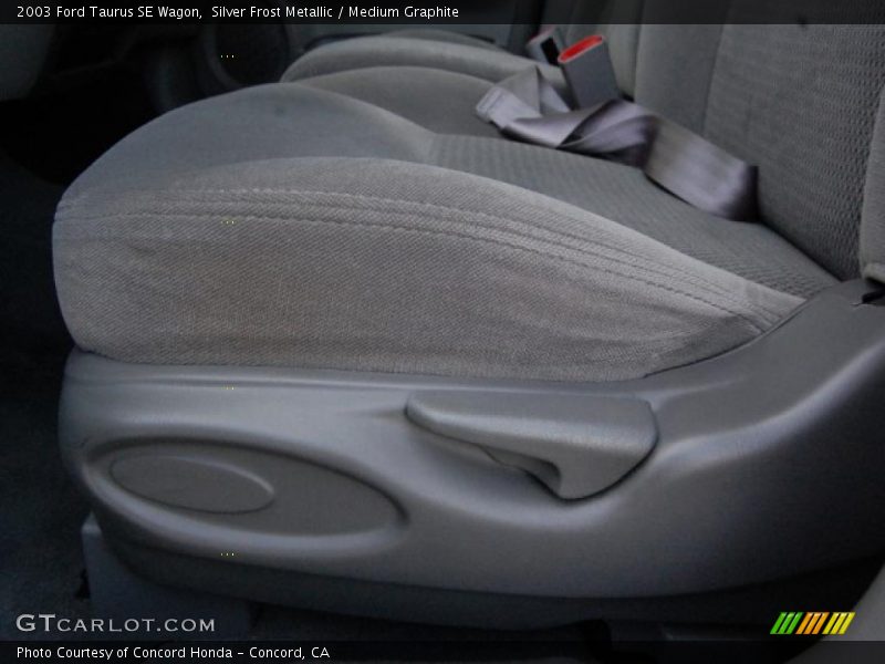 Silver Frost Metallic / Medium Graphite 2003 Ford Taurus SE Wagon