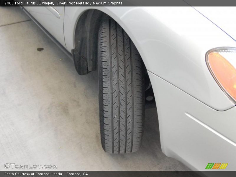 Silver Frost Metallic / Medium Graphite 2003 Ford Taurus SE Wagon