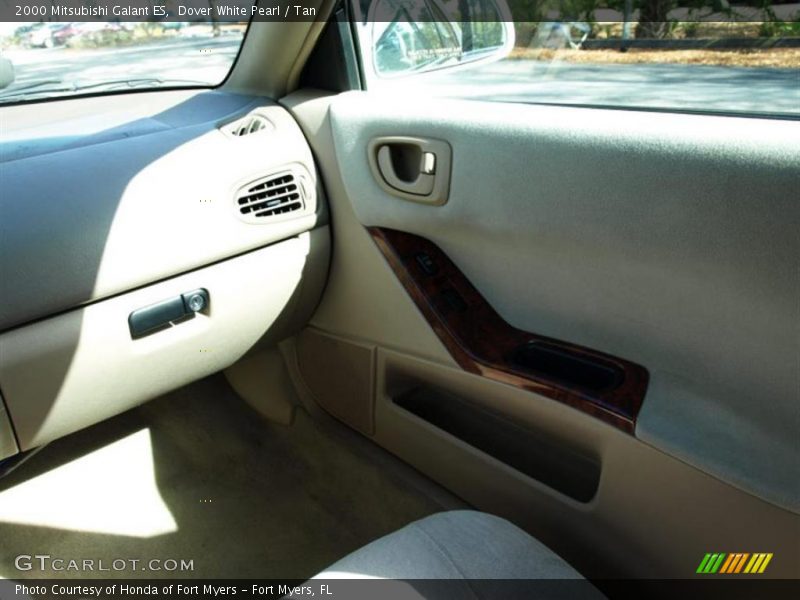 Dover White Pearl / Tan 2000 Mitsubishi Galant ES
