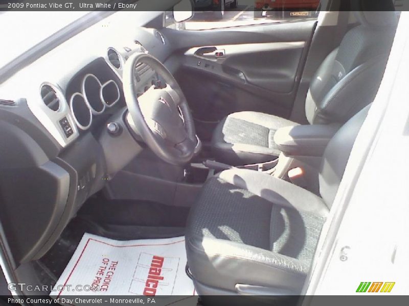 Ultra White / Ebony 2009 Pontiac Vibe GT