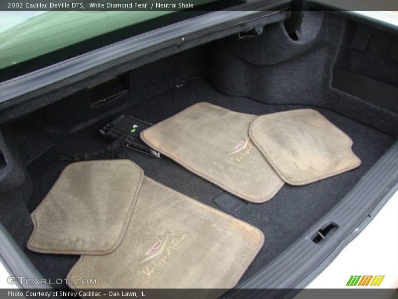 White Diamond Pearl / Neutral Shale 2002 Cadillac DeVille DTS