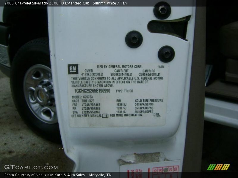Summit White / Tan 2005 Chevrolet Silverado 2500HD Extended Cab