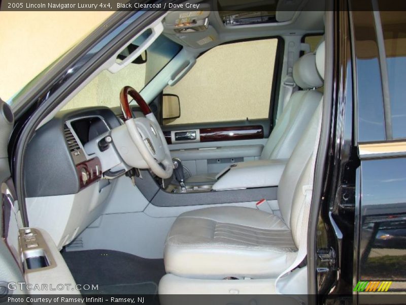 Black Clearcoat / Dove Grey 2005 Lincoln Navigator Luxury 4x4