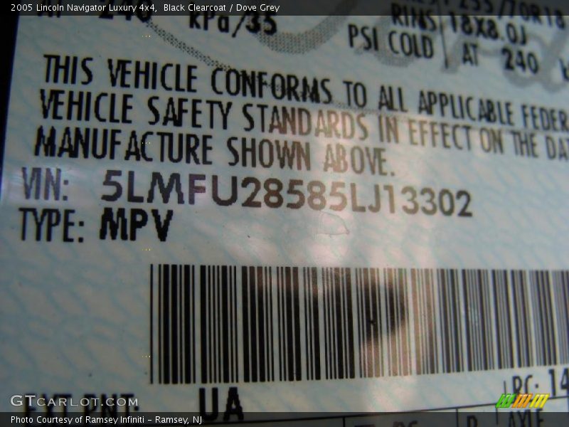 Black Clearcoat / Dove Grey 2005 Lincoln Navigator Luxury 4x4