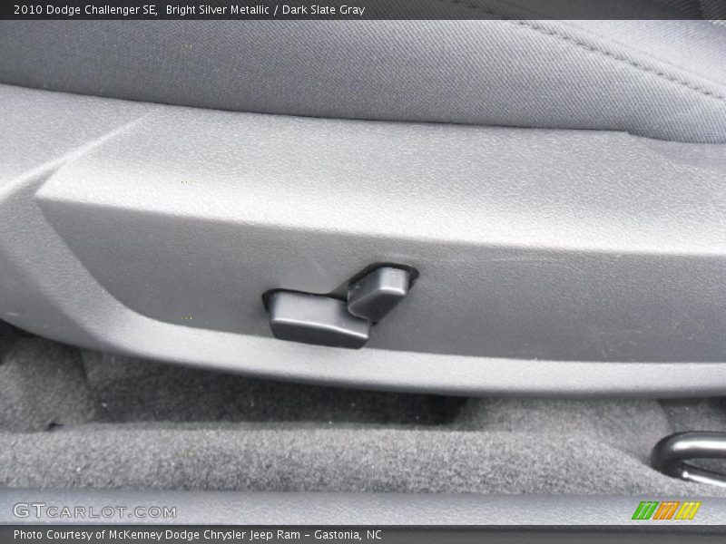 Bright Silver Metallic / Dark Slate Gray 2010 Dodge Challenger SE