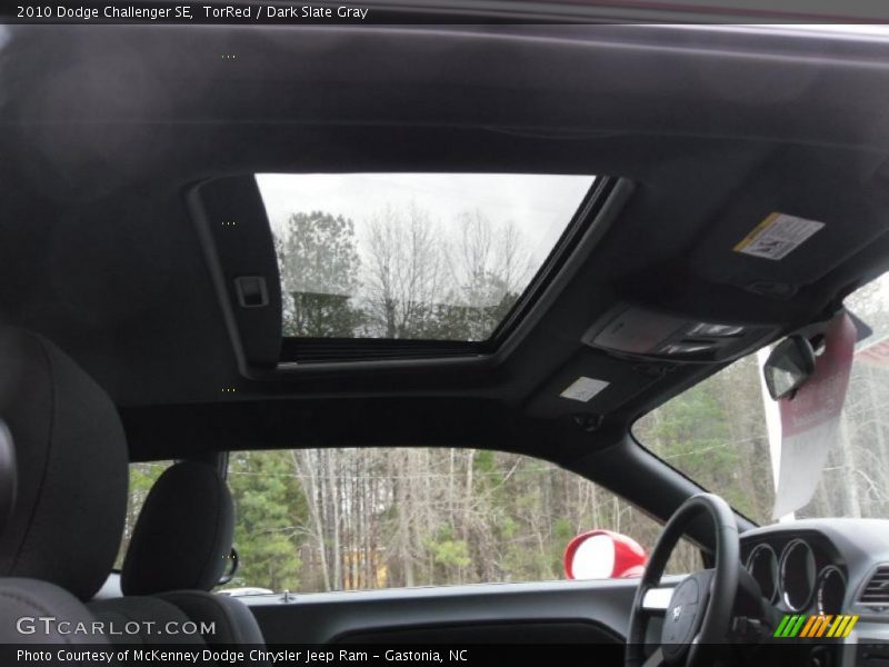 TorRed / Dark Slate Gray 2010 Dodge Challenger SE