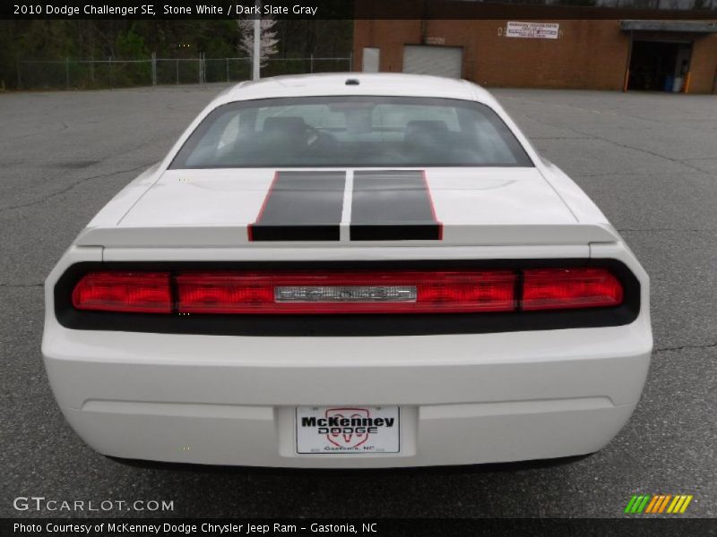 Stone White / Dark Slate Gray 2010 Dodge Challenger SE