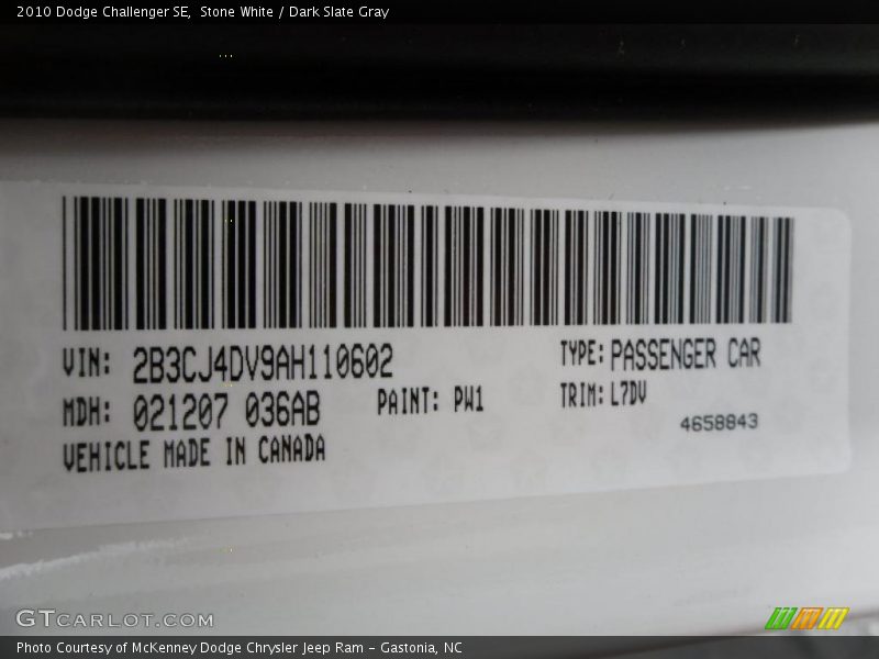 Stone White / Dark Slate Gray 2010 Dodge Challenger SE