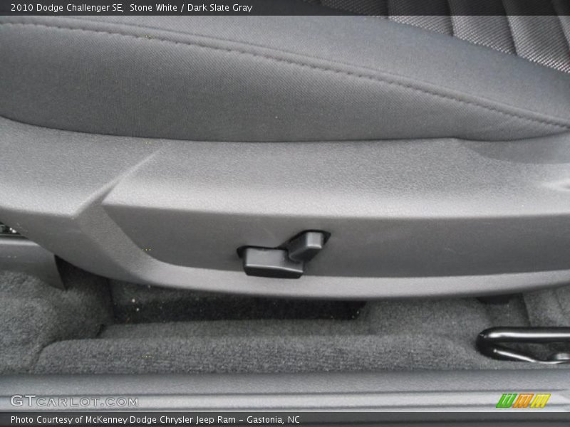 Stone White / Dark Slate Gray 2010 Dodge Challenger SE