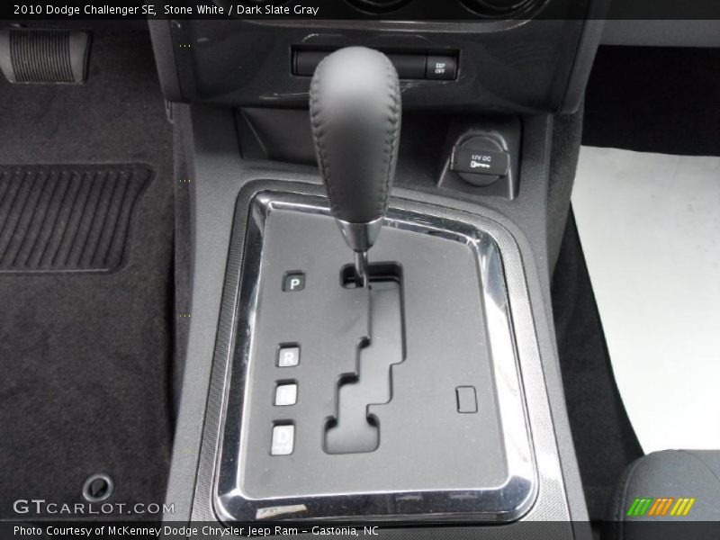 Stone White / Dark Slate Gray 2010 Dodge Challenger SE