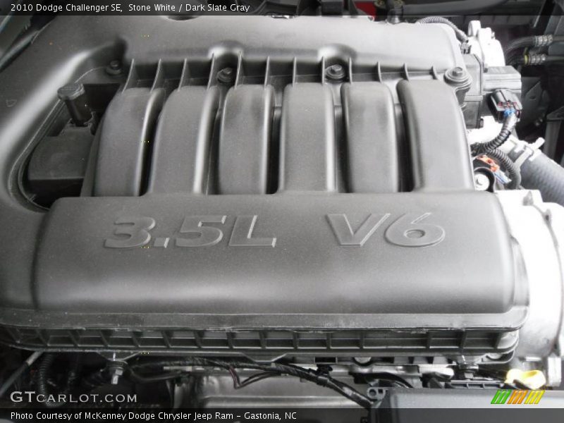 Stone White / Dark Slate Gray 2010 Dodge Challenger SE