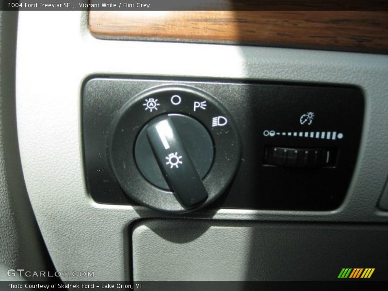 Vibrant White / Flint Grey 2004 Ford Freestar SEL