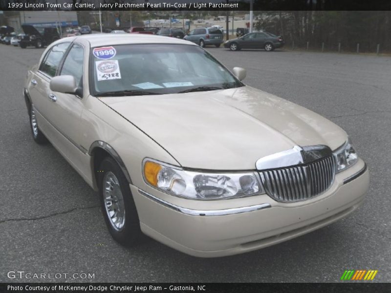Ivory Parchment Pearl Tri-Coat / Light Parchment 1999 Lincoln Town Car Cartier