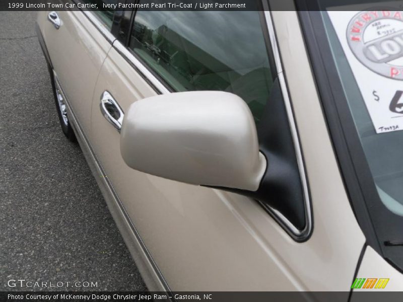 Ivory Parchment Pearl Tri-Coat / Light Parchment 1999 Lincoln Town Car Cartier