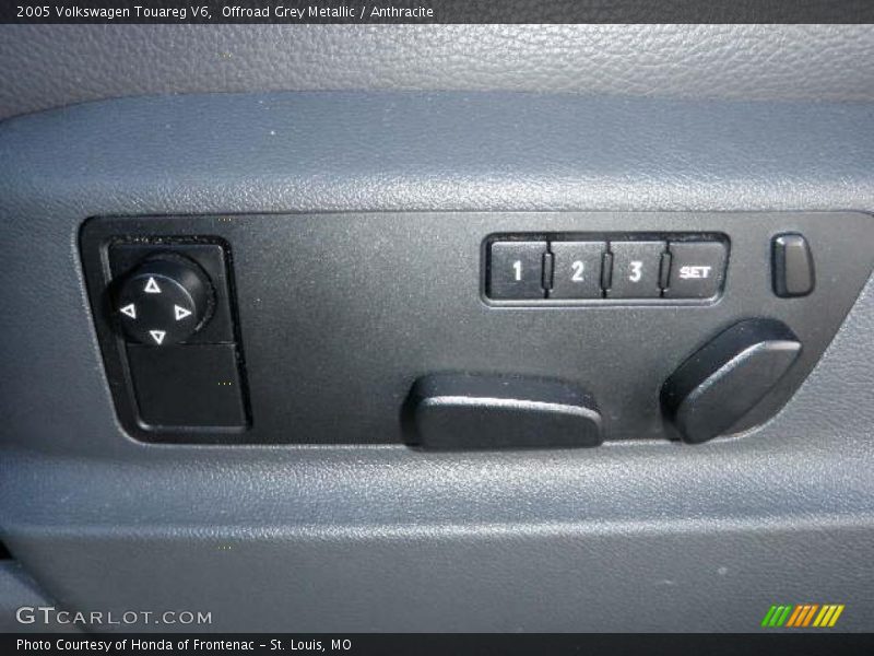 Offroad Grey Metallic / Anthracite 2005 Volkswagen Touareg V6