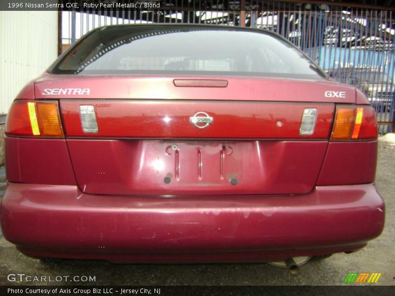 Ruby Pearl Metallic / Blond 1996 Nissan Sentra GXE