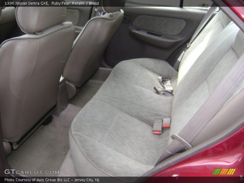Ruby Pearl Metallic / Blond 1996 Nissan Sentra GXE