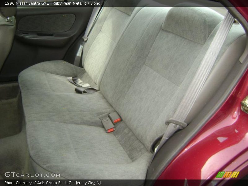 Ruby Pearl Metallic / Blond 1996 Nissan Sentra GXE