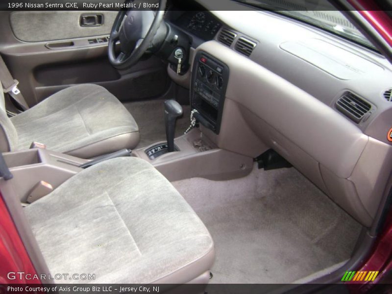 Ruby Pearl Metallic / Blond 1996 Nissan Sentra GXE