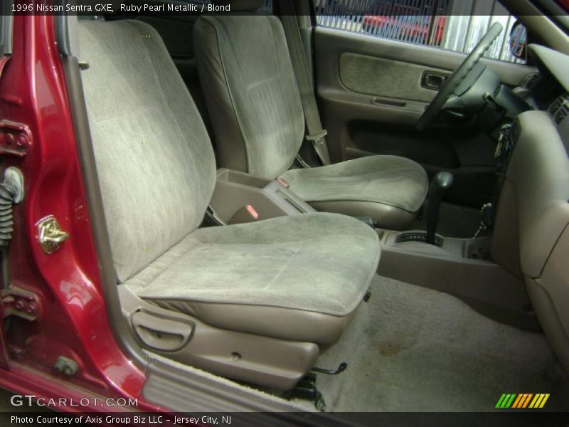 Ruby Pearl Metallic / Blond 1996 Nissan Sentra GXE