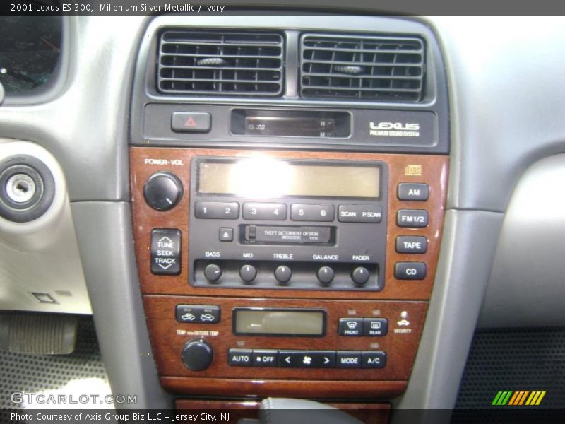 Millenium Silver Metallic / Ivory 2001 Lexus ES 300