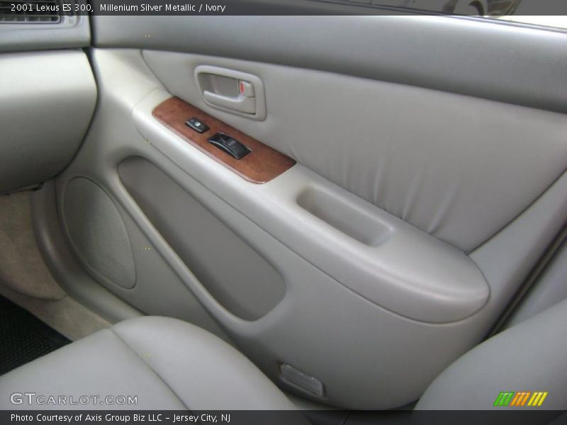 Millenium Silver Metallic / Ivory 2001 Lexus ES 300