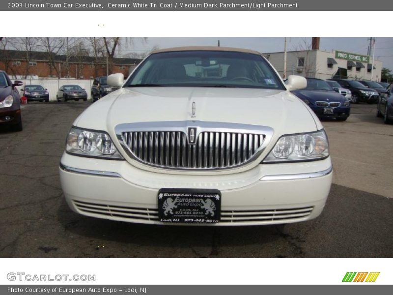 Ceramic White Tri Coat / Medium Dark Parchment/Light Parchment 2003 Lincoln Town Car Executive